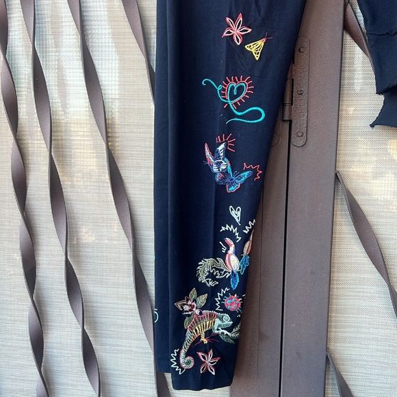 🌺 Johnny Was Embroidered Zoe Sweatshirt Tunic Top and Matching Leggings 🌺 - Picture 12 of 16